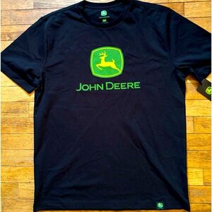 BNWT JOHN DEERE T-SHIRT